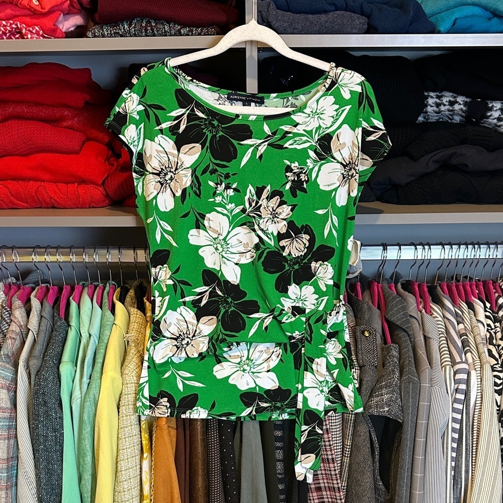 Adrienne Vittadini green/white/black floral scoop neck top size S NWT